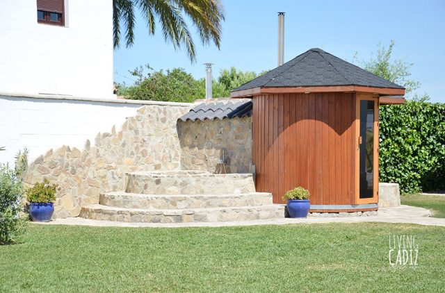 Sauna y bañera de piedra exterior con agua fria/caliente